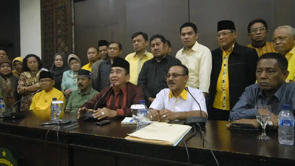 VIDEO – Mukmin Pecat Kader Golkar Yang Membelot ke Kubu Agung Laksono
