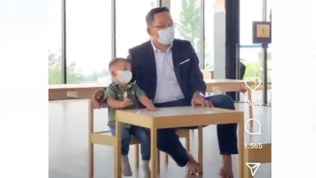 Viral Momen Lucu Ketengilan Arka Anak Bungsu Ridwan Kamil Saat Diantar sang Ayah ke Sekolah