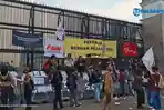 depan-dpr-spanduk-demo.jpg