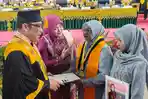 Tangis Haru di Wisuda PNL: Ijazah Safira Diserahkan untuk Sang Ibu