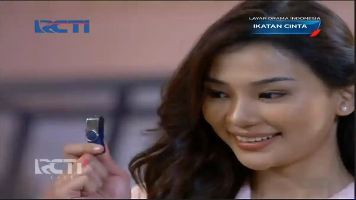 Ikatan Cinta 30 Juni 2021: Sempat Tercecer, Pengendara Datang Berikan Flashdisk kepada Gerry