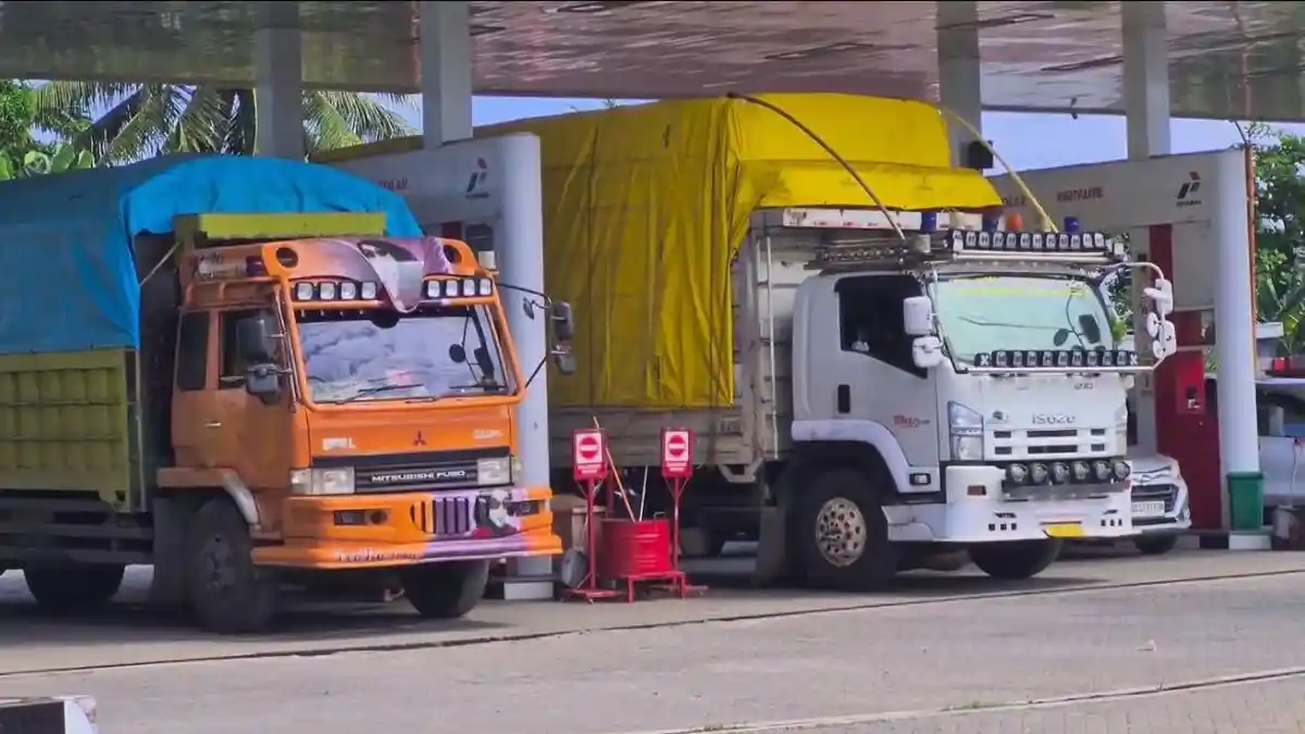Solar Langka, Sopir Truk Tujuan Manado dan Kolaka Menginap di SPBU Kasuarrang Maros