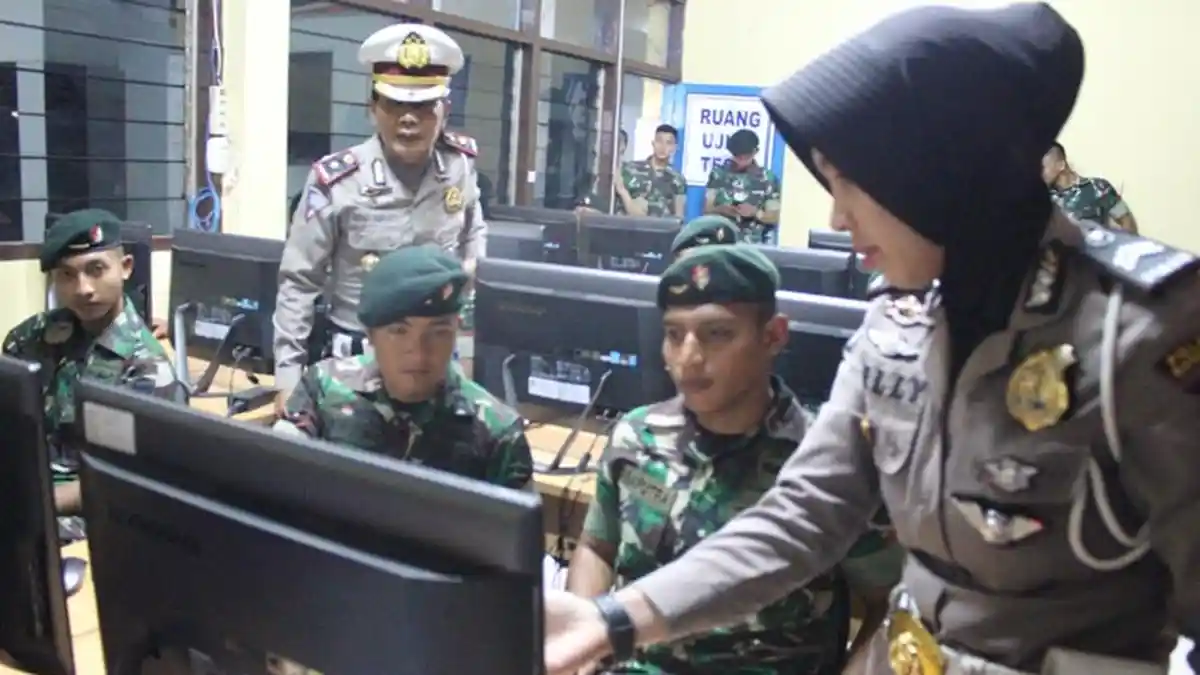 Puluhan Prajurit Raider 112 Ikut Ujian Pengajuan SIM Kolektif