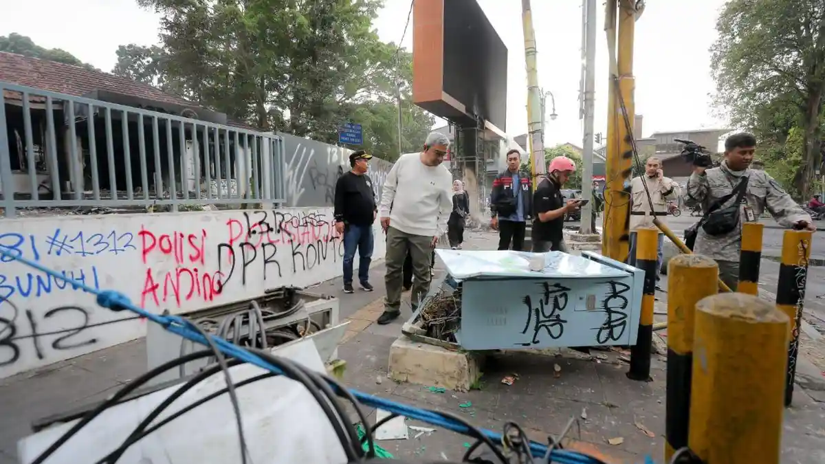 Dishub Bandung Segera Perbaiki Lampu dan Jaringan Optik yang Rusak Imbas Kericuhan di Simpang Dago
