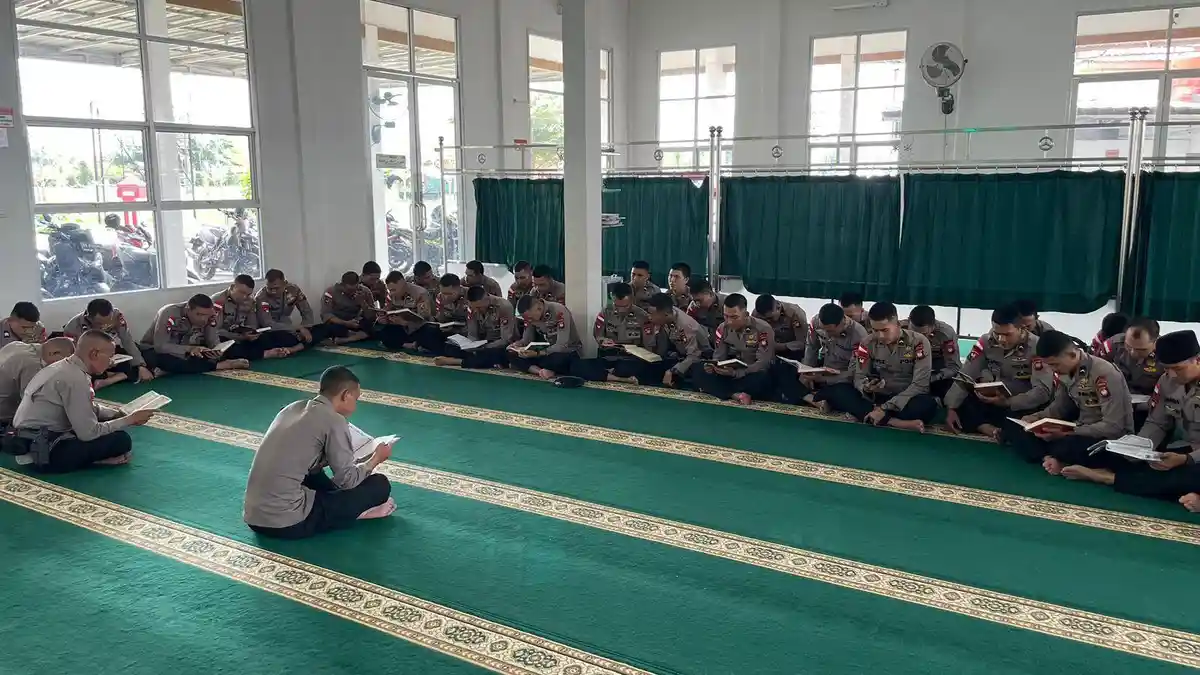 Pertebal Iman, Personel Brimob Kalbar Tadarus Alquran Bersama