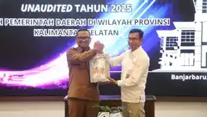 Bupati-Tabalong-serahkan-LKPD-ke-BPK.jpg