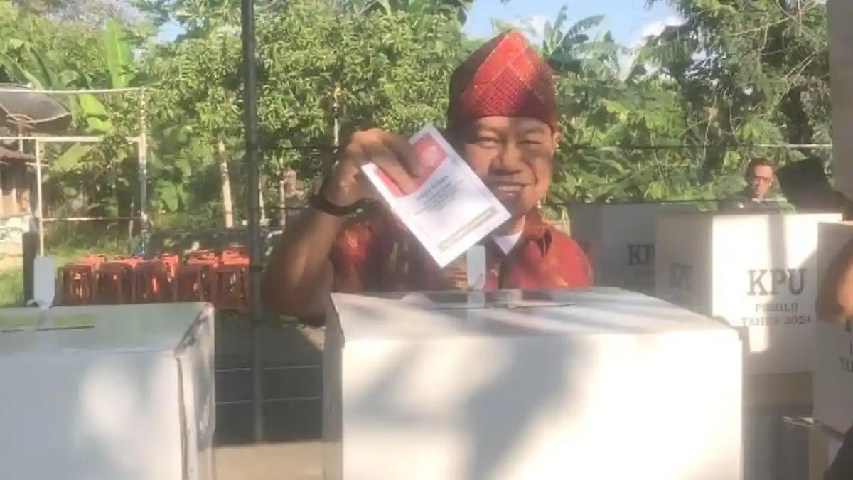 Pantau TPS, Pj Wali Kota Bima Minta KPPS Jaga Kesehatan dan Minum Suplemen