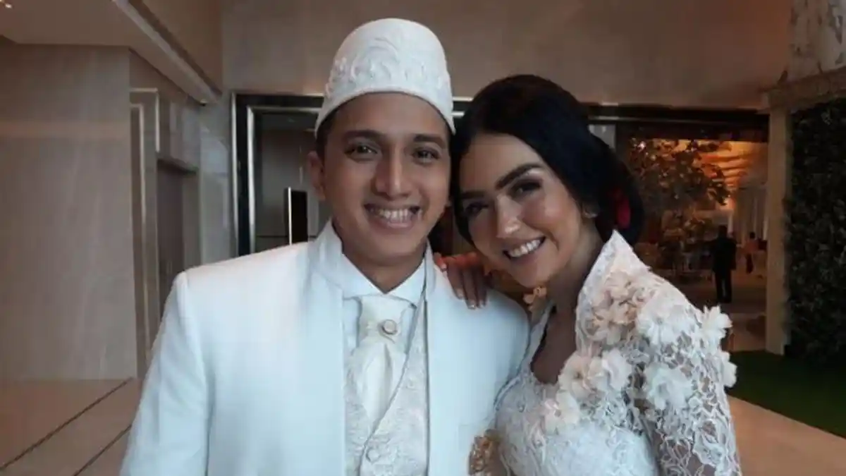 Menikah Hari Ini, Berikut Potret Kebersamaan Ge Pamungkas dan Anastasia Herzigova