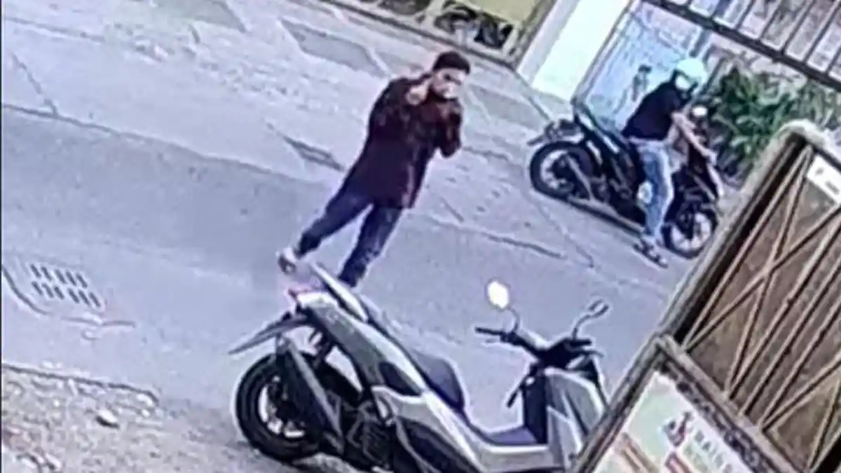 Manfaatkan Keteledoran Karyawan, Motor Operasional Toko Hewan di Surabaya Raib Dicuri, Terekam CCTV