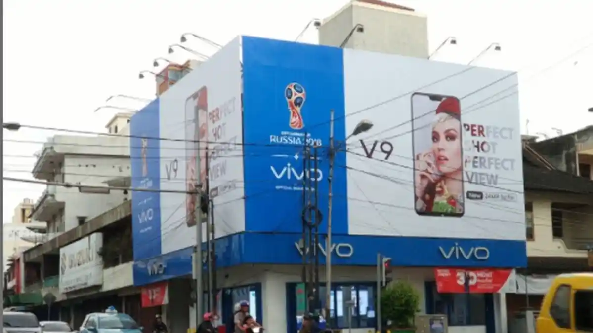 Wujud Vivo V9 Terungkap di Papan Iklan di Pangkal Pinang, Mirip iPhone X