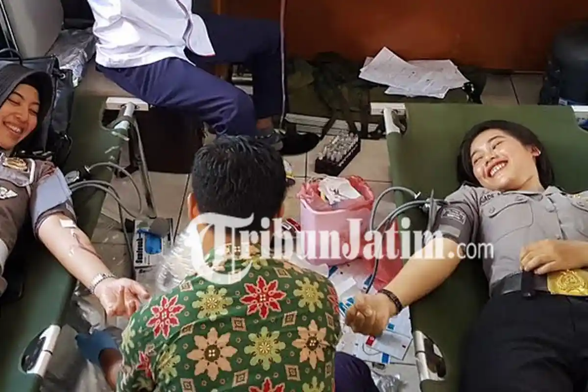 PWI Pasuruan Ajak, Polri, TNI,  Pejabat dan Masyarakat Pasuruan Donor Darah Untuk Gempa Lombok