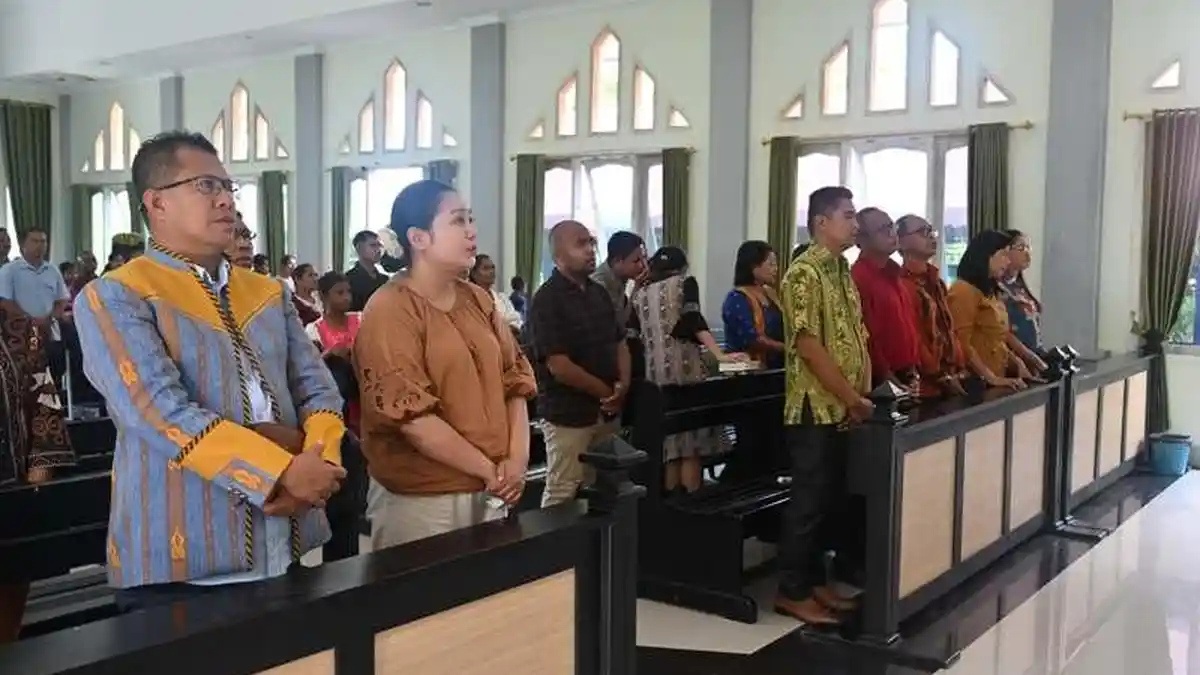 Ibadah di Haumoro Amarasi, Bupati Yosef Lede Tekankan Peran Jemaat Dukung MBG