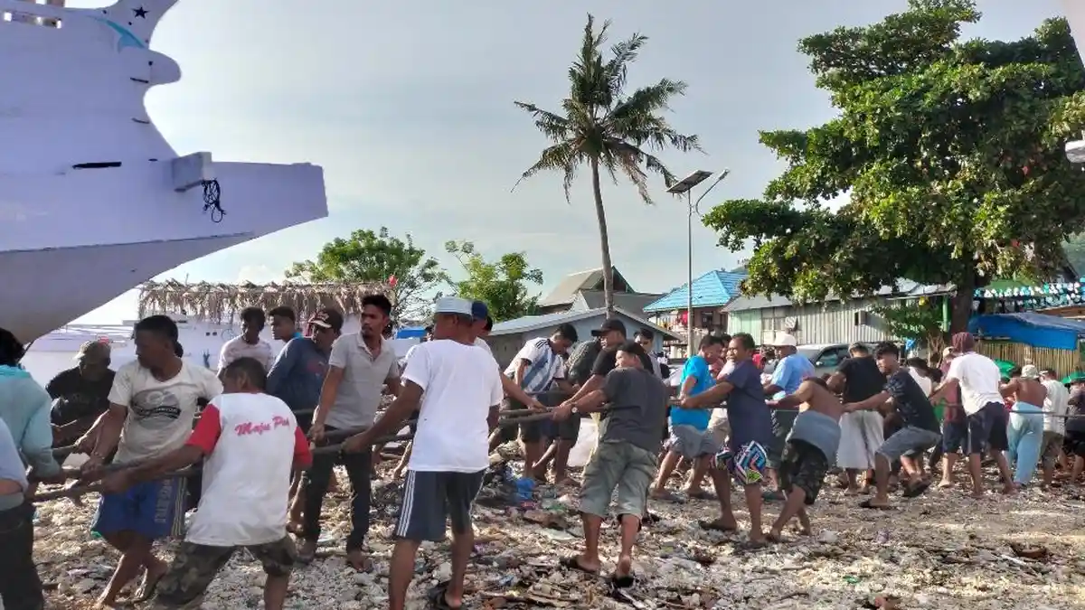 SIBALI PARRI, Tradisi Gotong Royong Nelayan Mandar yang Masih Terus Dilestarikan