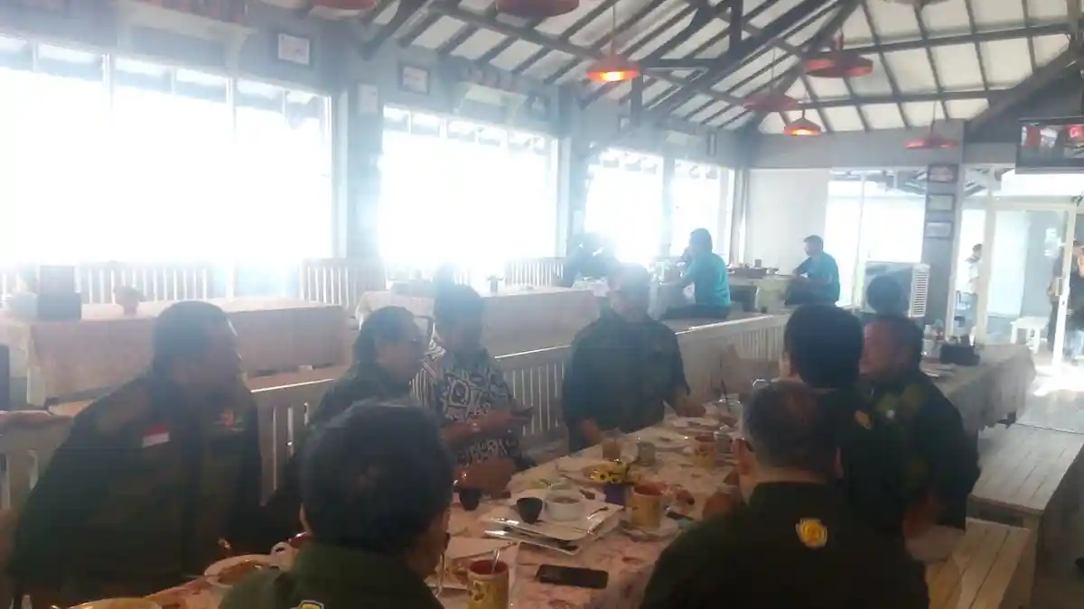 Syahrul dan Tim Kumpul di Cafe The Boss Botolempangan Makassar