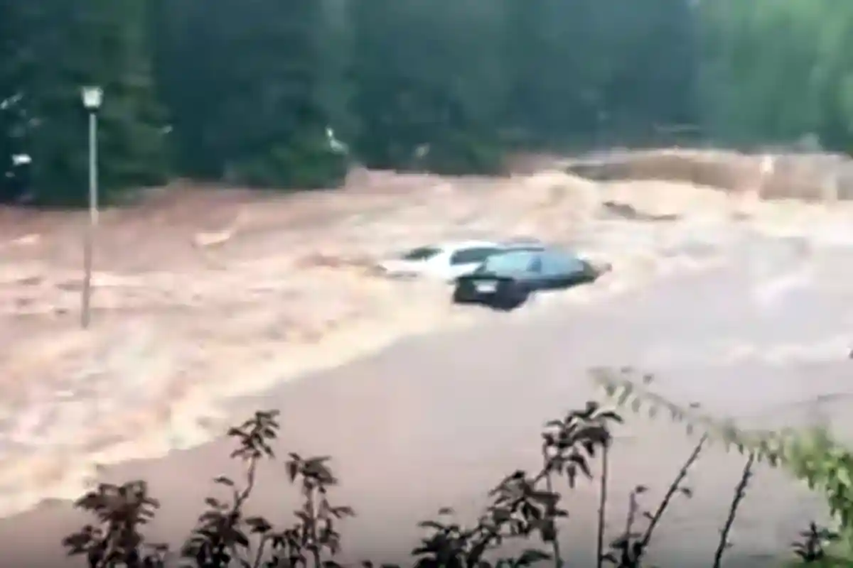 Satu Keluarga Tewas dalam Mobil Terseret Banjir saat Pulang Kondangan