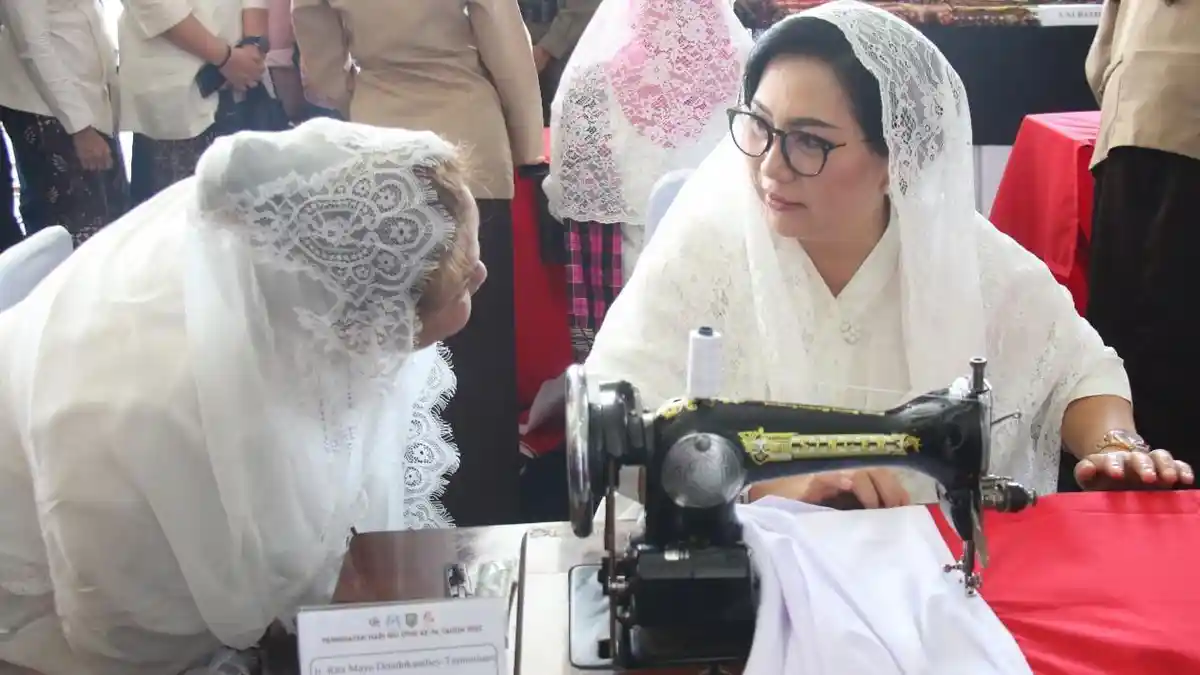 Peringatan Hari Ibu ke-94 Kenang Fatmawati Soekarno, Rita Tamuntuan Jahit Bendera Merah Putih
