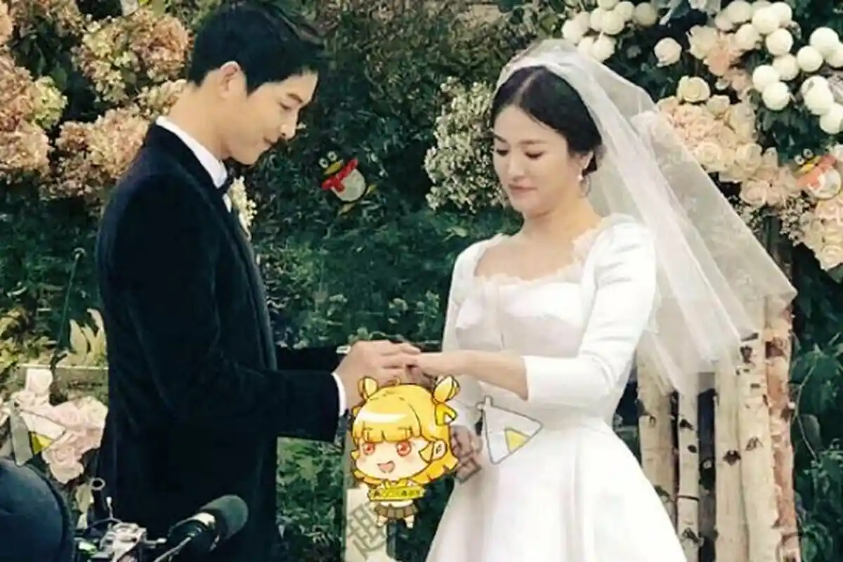 Sekilas Biasa, Ternyata Ini yang Bikin Gaun Pengantin Song Hye Kyo Aslinya Elegan dan Istimewa