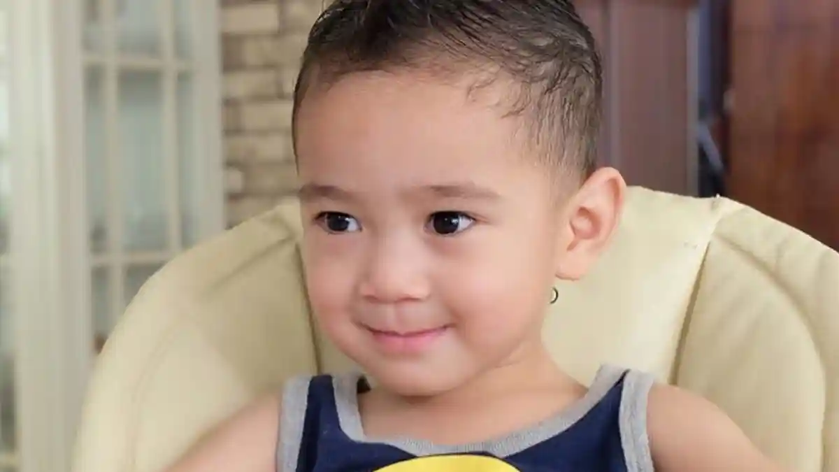 Ngakak! Gemas dengan Sang Papa, Rafathar Sebut Pipi Raffi Ahmad Mirip Barang Ini