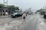Jalan KH Ma'mun Nawawi Cikarang Diperbaiki, Polisi Imbau Pengendara Cari Jalur Alternatif