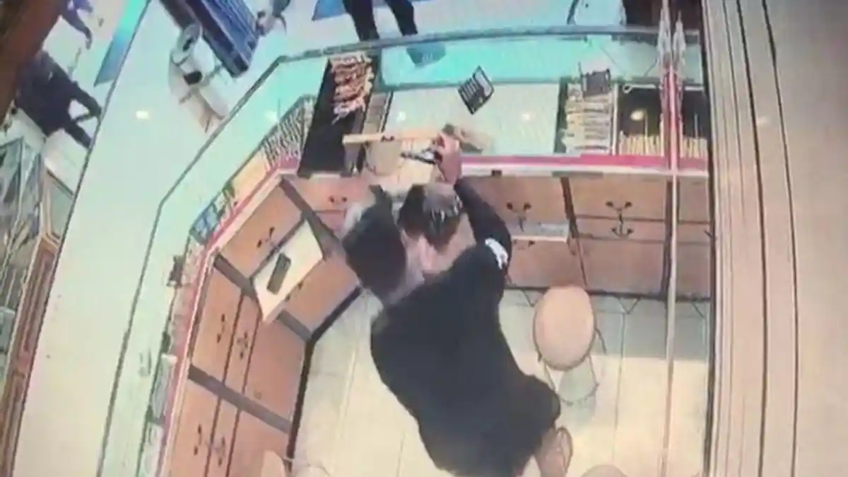 Aksi Perampok Bersenjata Api di Tangerang Terekam CCTV, Bawa Kabur Emas Senilai Rp 1,6 M