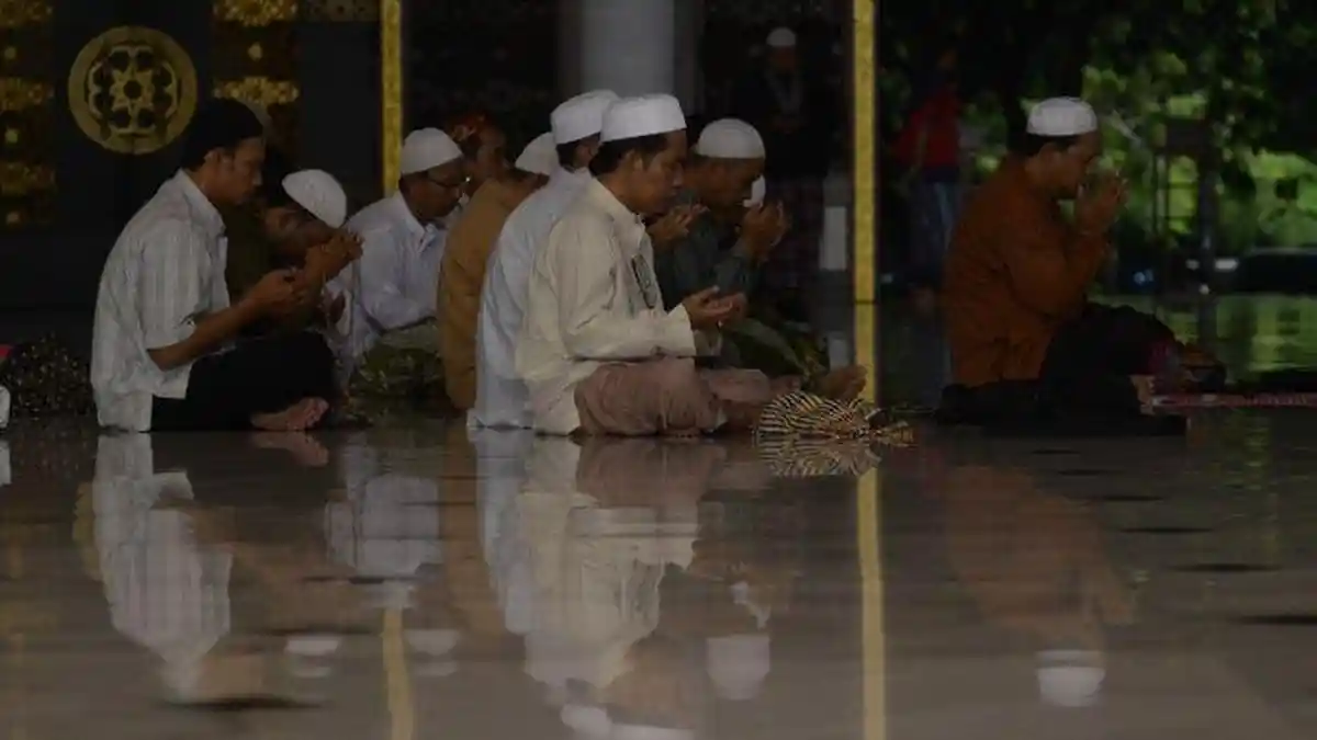 Terjemahan Lirik Ya Khoiro Hadi Lengkap Teks Arab dan Latin