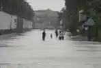 Banjir Rendam Jalan Boulevar Kelapa Gading