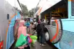 Pemudik di Terminal Bayangan Pondok Pinang