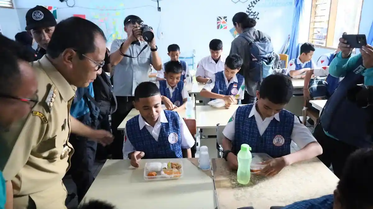 Siswa Dijanji Beasiswa Agar Lahap Makan Bergizi Gratis