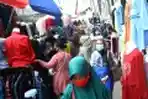 pasar-tanah-abang-ramai-saat-psbb_20200518_210201.jpg