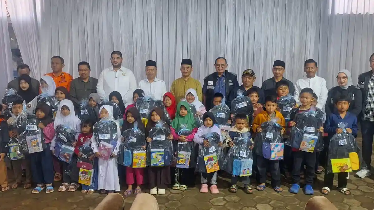 Air Bersih dan Perlengkapan Sekolah Disalurkan untuk Korban Longsor Cisarua