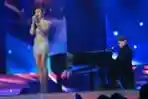 Agnes Monica dan Achmad Dhani Tampil di Indonesian Idol 2012