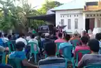 andi-sugiarti-mangun-karim-andi-ugi-kini-melanjutkan-safari-politiknya-di-kampung-jambua_20180515_194901.jpg