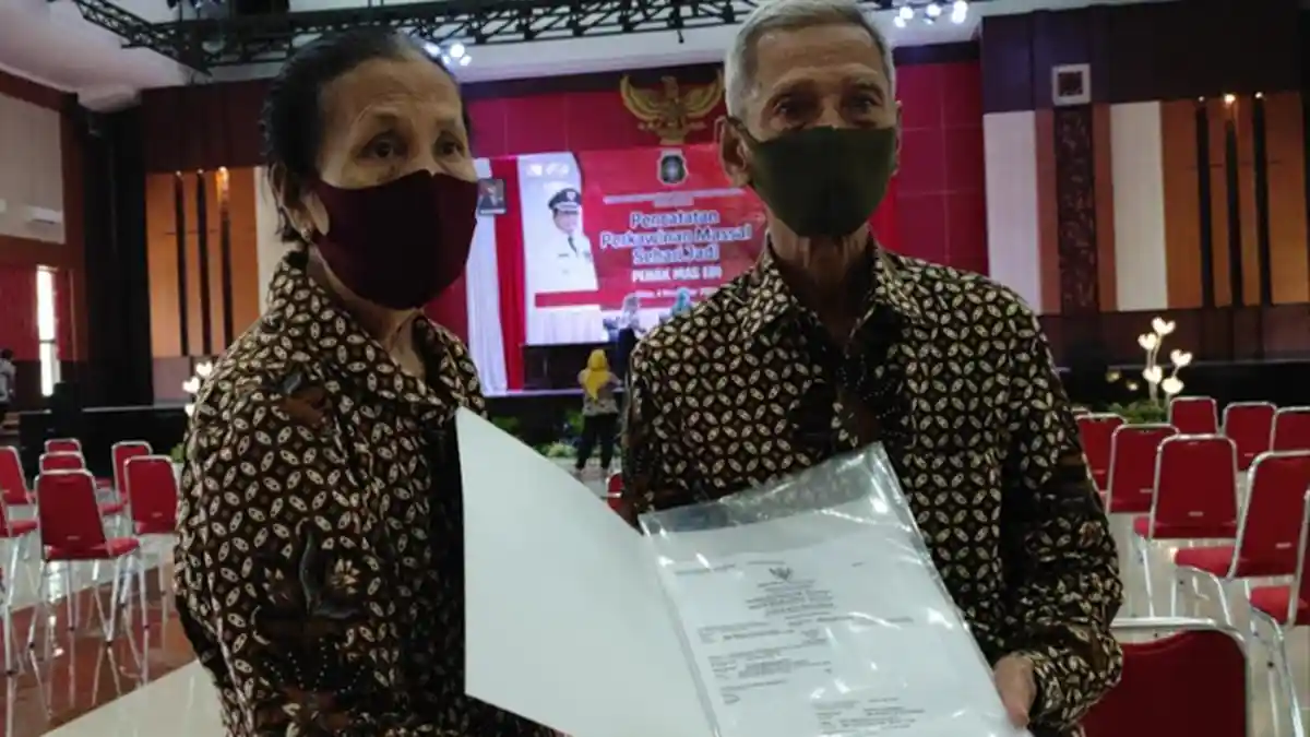 Pasutri di Kota Blitar ini Baru Punya Akta Perkawinan Punya 6 Anak dan 11 Cucu