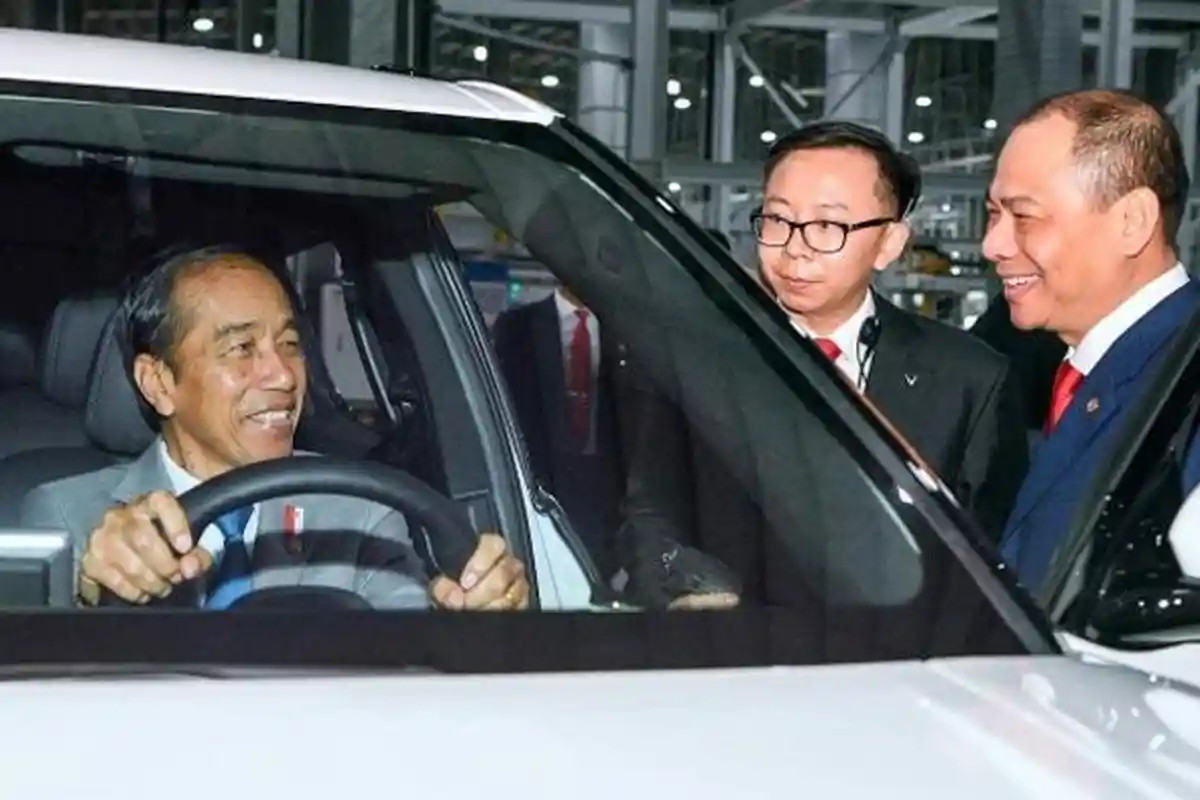 Presiden Joko Widodo Kunjungi Pabrik VinFast di Hai Phong Vietnam
