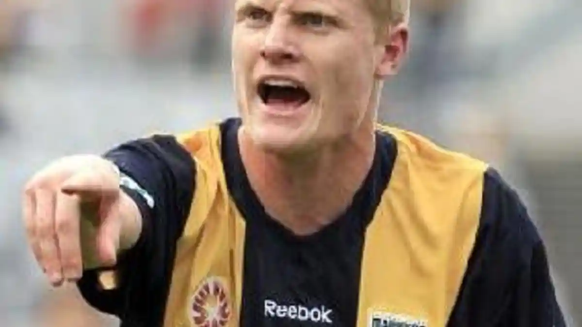 Sydney FC Rekrut Matt Simon