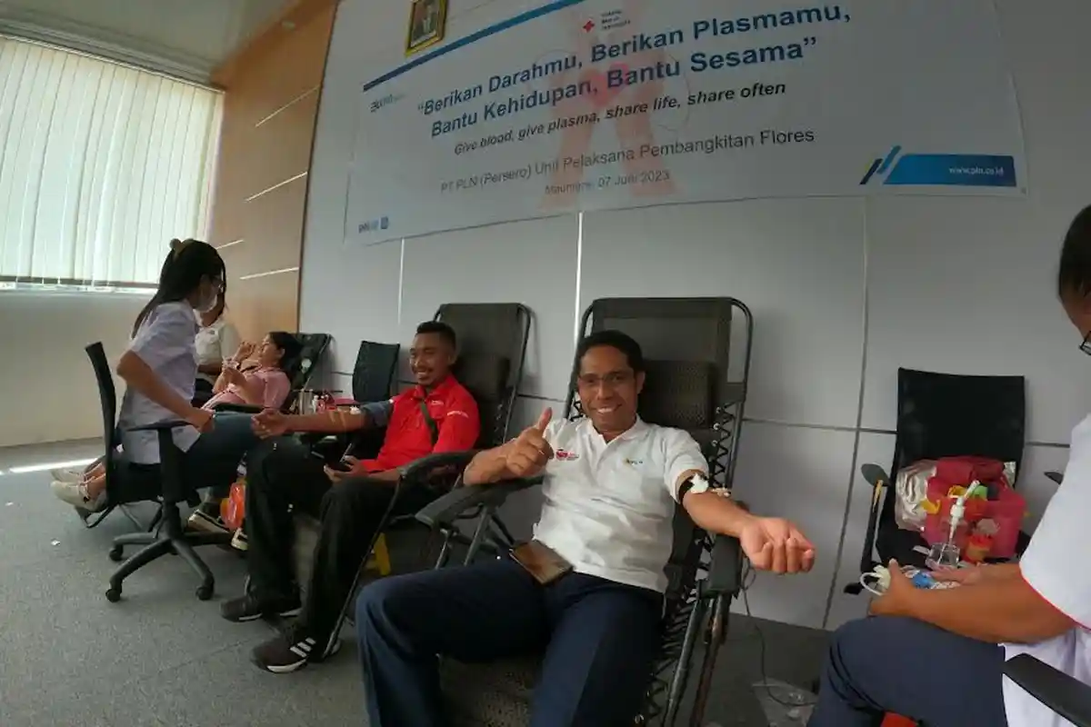 PMI Sikka bersama PLN UPK Flores Lakukan Donor Darah
