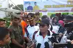 plt-gubernur-jambi-fachrori-umar-jalan-santai.jpg