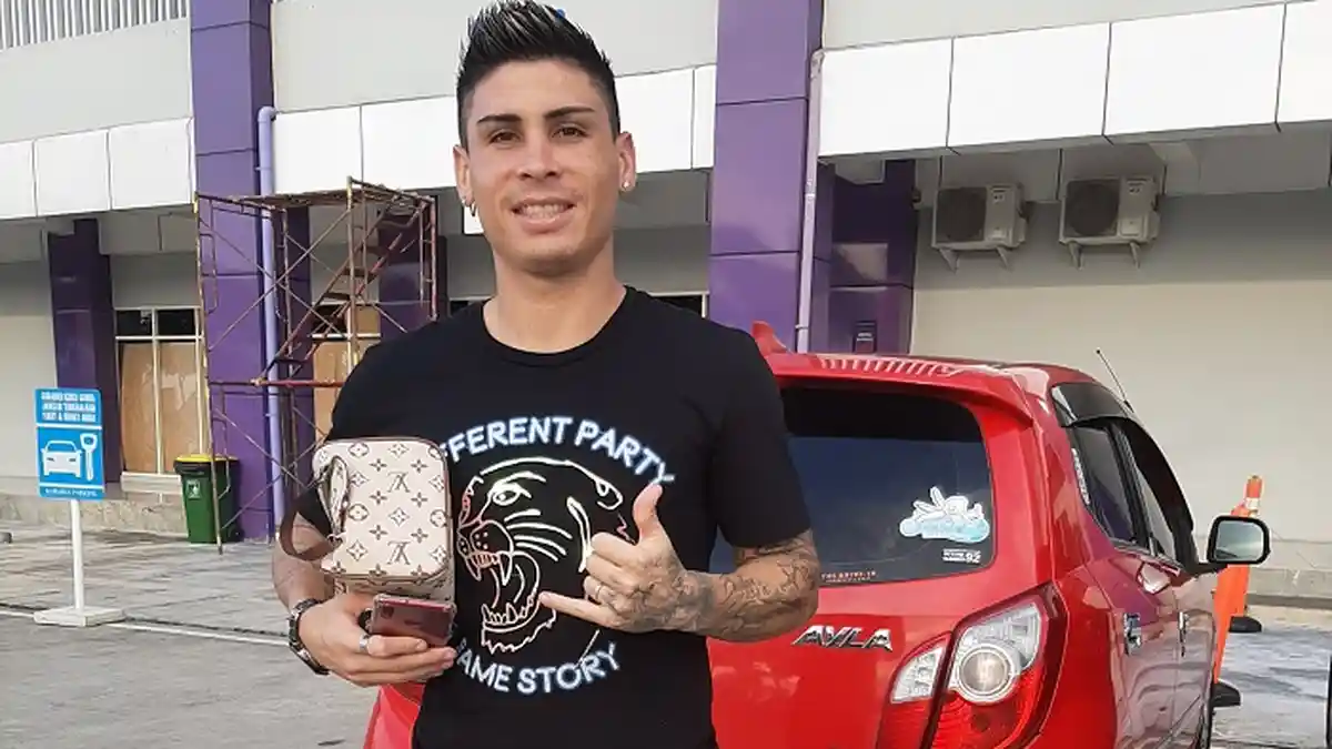 Lama Tak Berlaga, ,Mateo Bustos Tetap Ingat Gaya Permainan Rizky Pellu dan Wiljan Pluim
