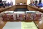 BB Uang Korupsi Bansos dari Kejari ke Walikota Bandung