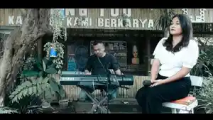 Yessy-Nor-membawakan-lagu-Ake-Tanda-Cinta.jpg