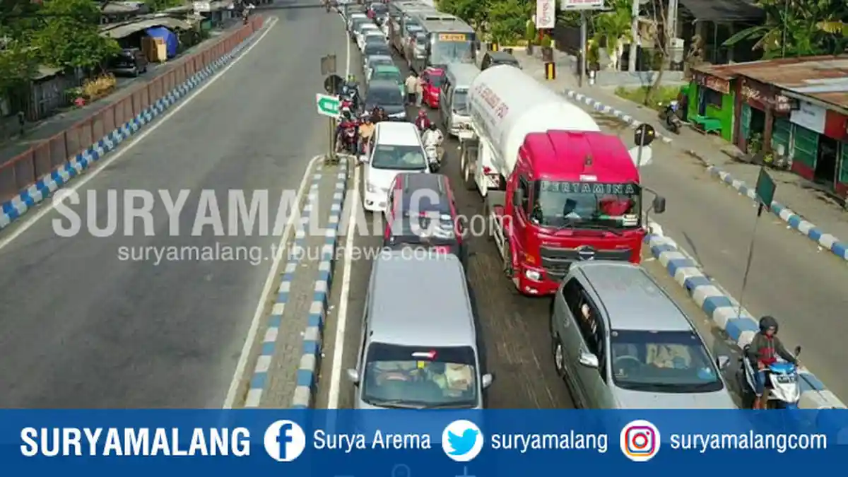 Awas Arus Mudik Lebaran Simpang Mengkreng Mengarah Ke Nganjuk Tambah Macet Parah