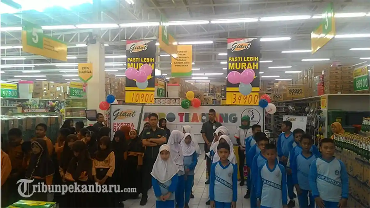Giant Tuanku Tambusai Ajak Murid SD Memahami Ritel dan Belajar Bijak Berbelanja