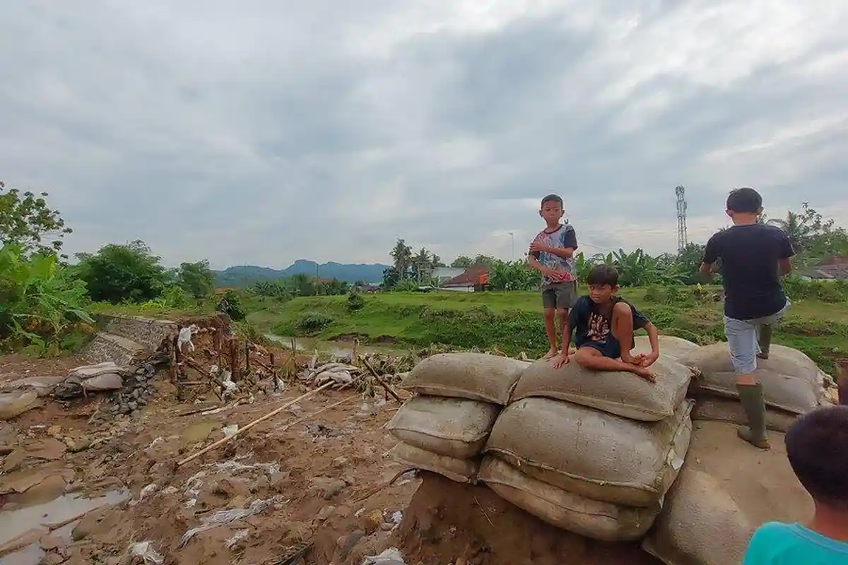 Tanggul Sungai Jebol di Kebumen, Warga: Kalau Tidak Diperbaiki Permanen Percuma