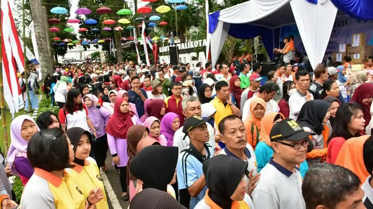 Jalan Sehat Peringatan Hari Koperasi Ke 72 di Kota Salatiga Berhadiah Sepeda Motor N-Max