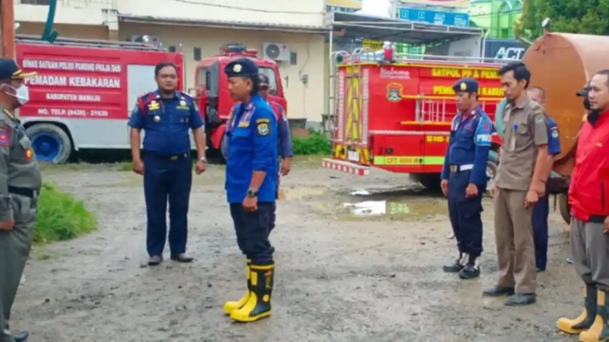 Damkar Mamuju Siaga 24 Jam, Terima Laporan Warga di 042621639 Terkait Dampak Cuaca Ekstrem