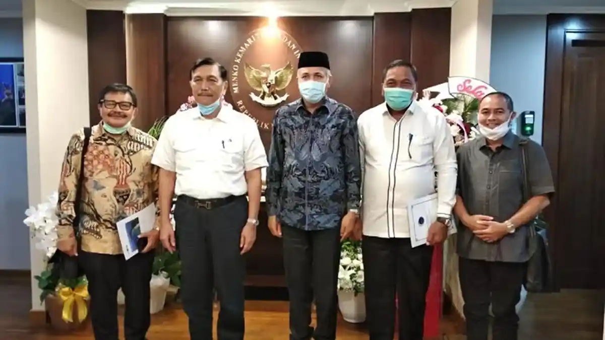 Nova Serahkan Proposal Investasi UEA ke Luhut