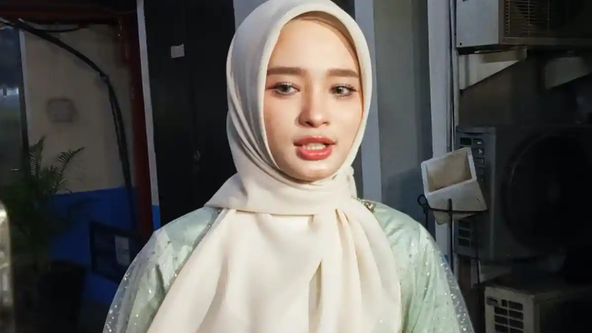 Kaget Dituding Jadi Orang Ketiga, Inara Rusli Minta Maaf