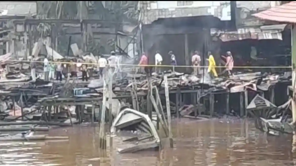 22 Kios di Kuala Tungkal Hangus Terbakar