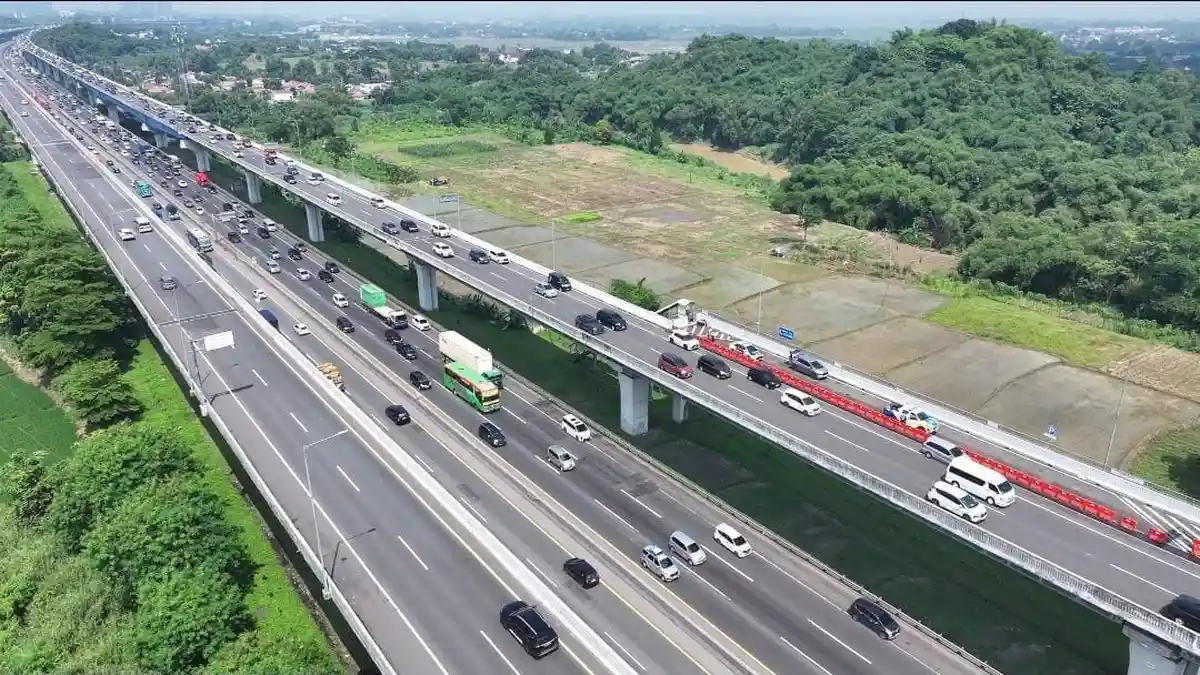Besok Puncak Arus Balik Nataru, Tol Layang MBZ Padat