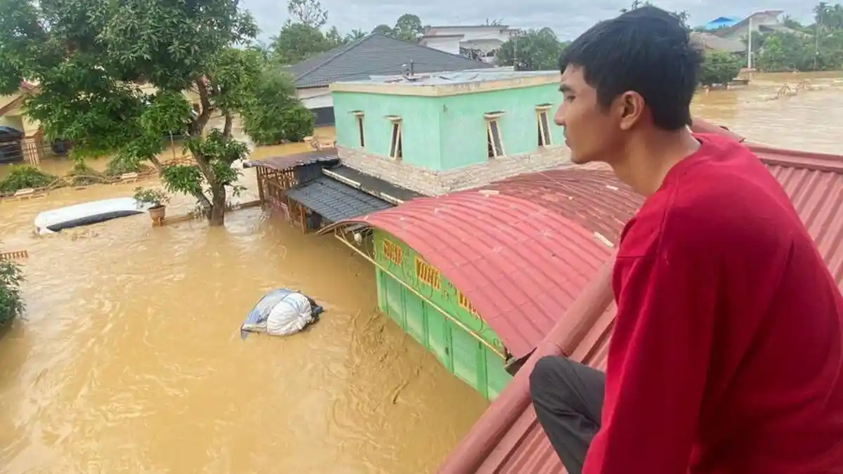 Kisah Pilu Rizqi Korban Banjir Aceh Tamiang, 3 Hari 3 Malam Bertahan di Atap Rumah, Tak Ada Makanan